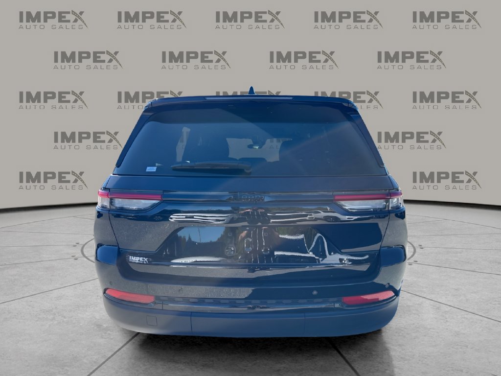 Used 2025 Jeep Grand Cherokee Altitude RWD image 4