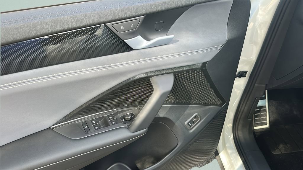 New 2026 Volkswagen Tiguan SE R-Line image 22