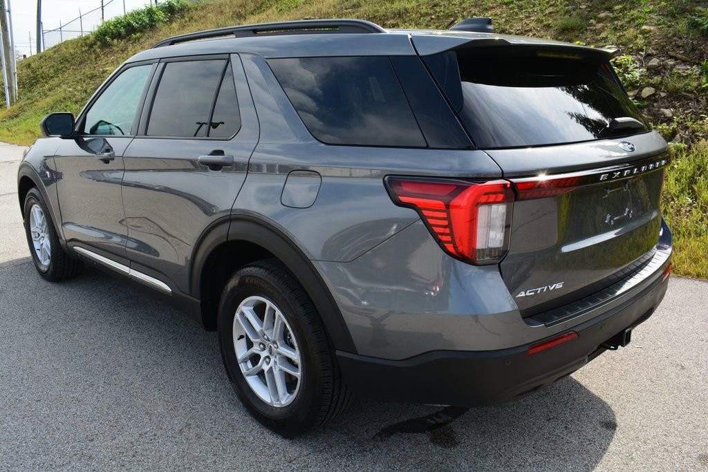 Used 2025 Ford Explorer Active image 7