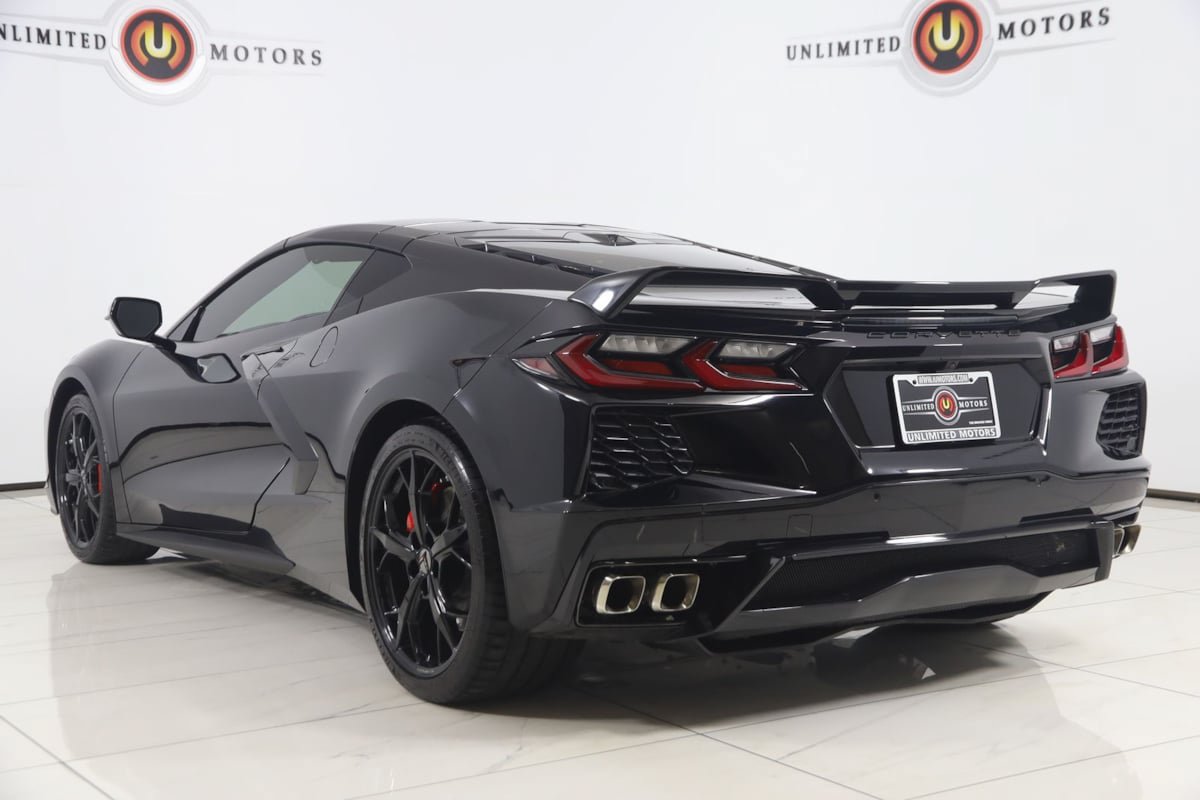 Used 2021 Chevrolet Corvette Stingray Premium Cpe w/ Z51 Performance Package RWD image 4