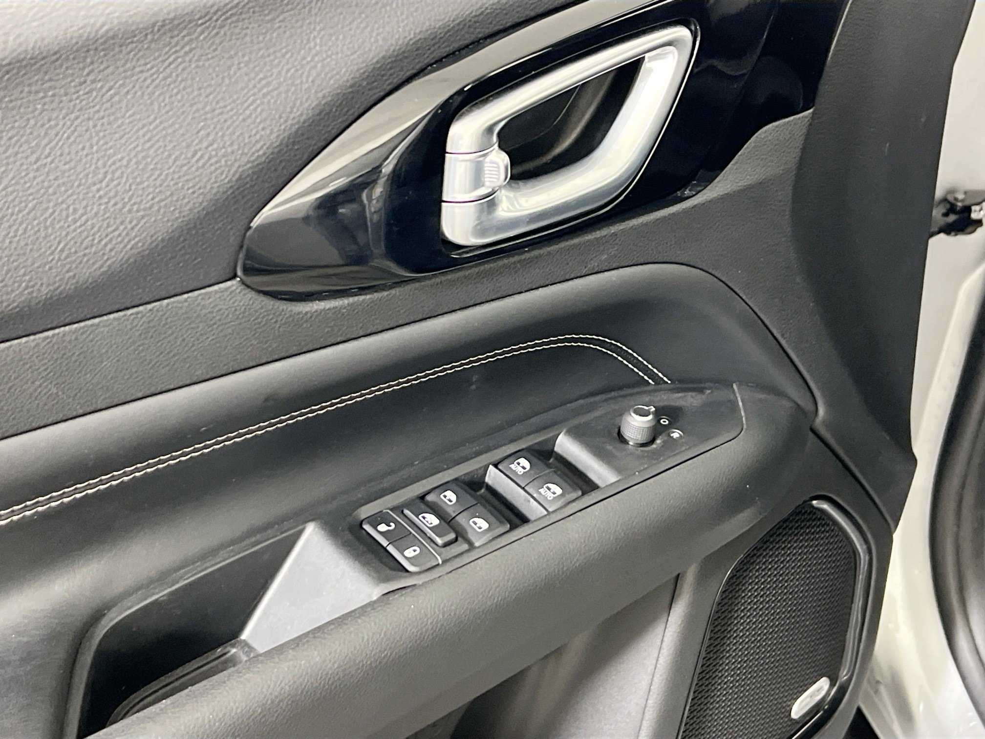 Used 2022 Jeep Compass Altitude w/ Sun and Sound Group image 17