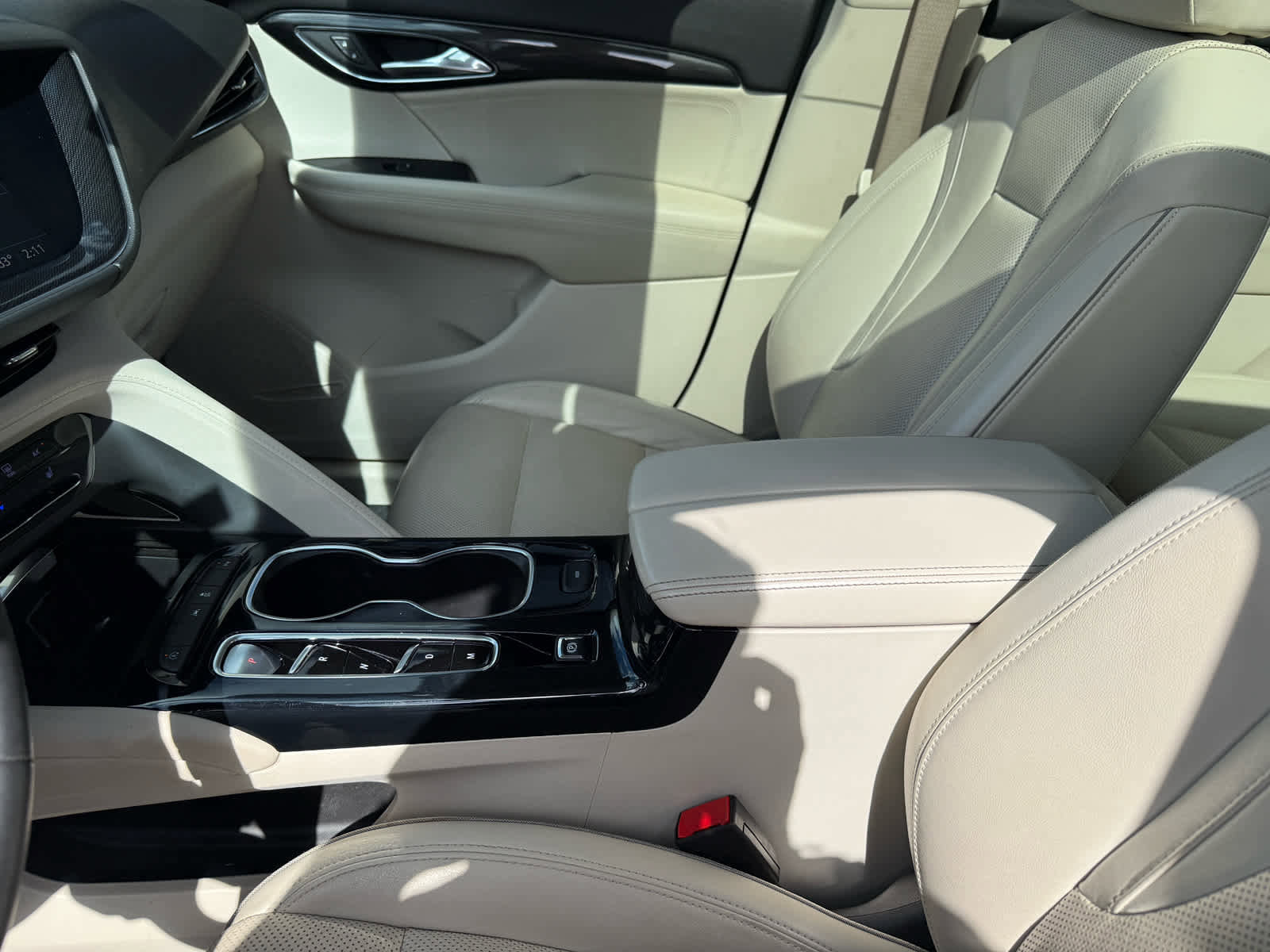 Used 2021 Buick Envision Essence image 22