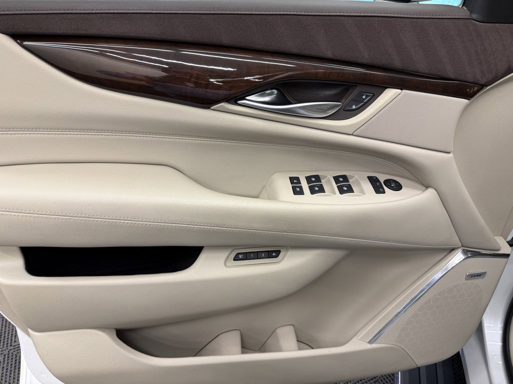 Used 2017 Cadillac Escalade ESV Premium Luxury AWD/4WD image 23