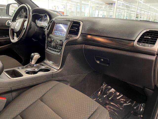 Used 2021 Jeep Grand Cherokee Laredo image 8