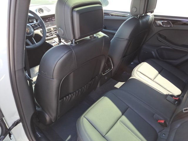 Used 2025 Porsche Macan image 20