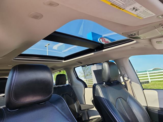 Used 2020 Chrysler Pacifica Limited image 25