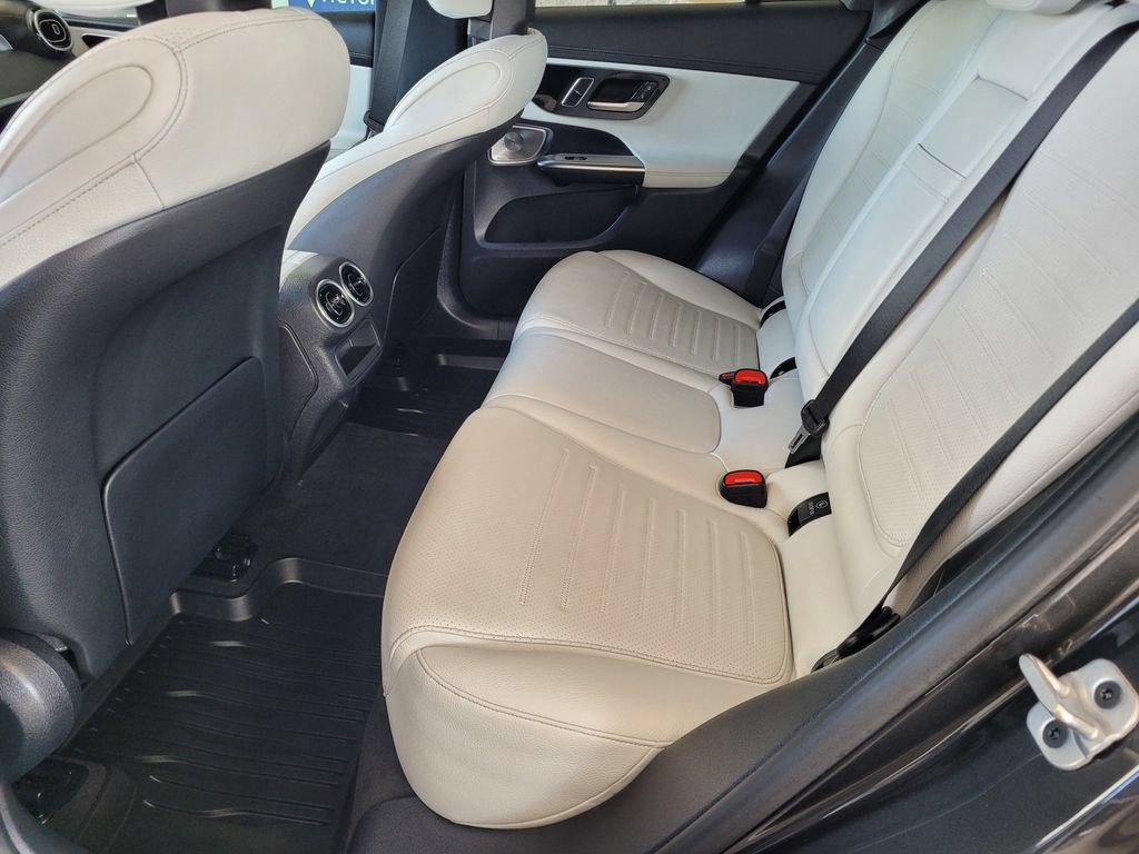 Used 2024 Mercedes-Benz GLC 300 4MATIC image 10