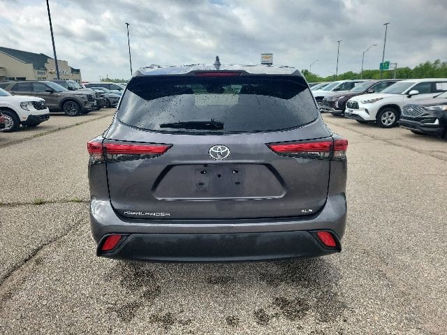 Used 2023 Toyota Highlander XLE FWD image 23