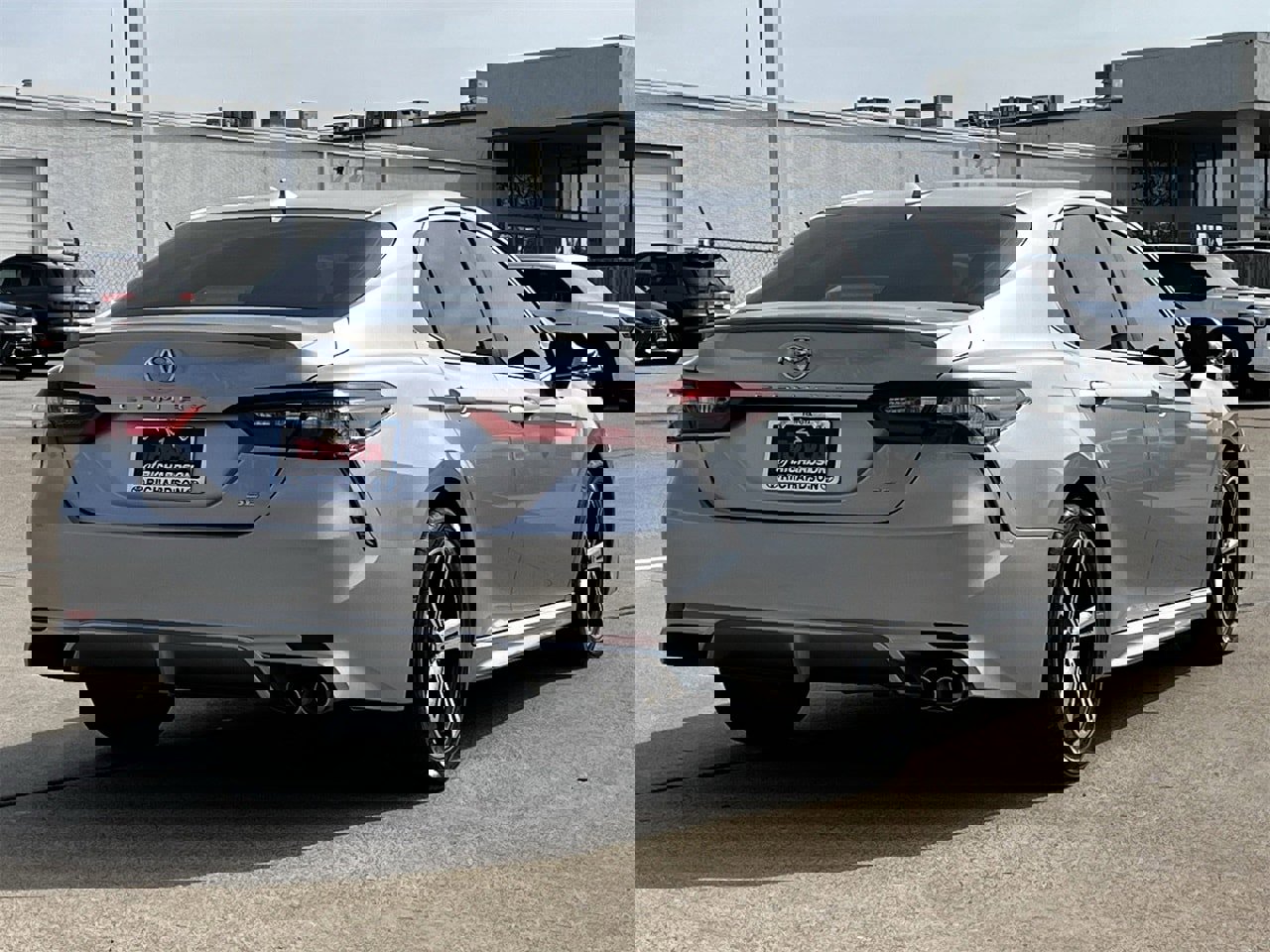 Used 2022 Toyota Camry SE w/ Convenience Package image 4