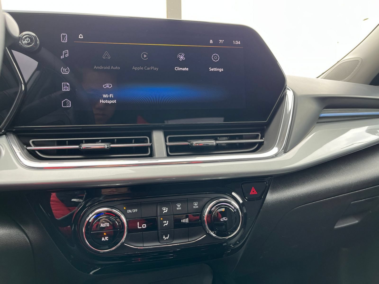 Used 2025 Chevrolet Trax LT FWD image 19