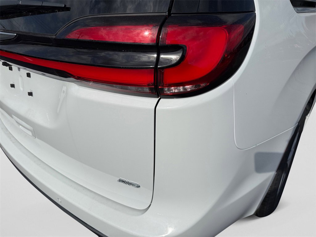 New 2026 Chrysler Pacifica Select image 20