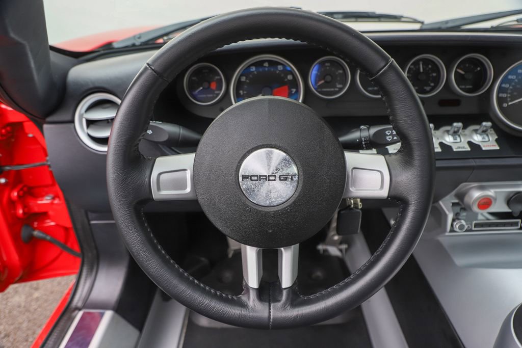 Used 2006 Ford GT RWD image 4