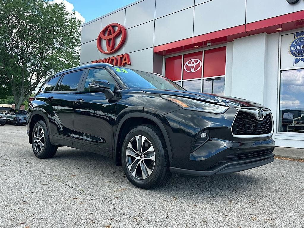 Certified 2023 Toyota Highlander XLE AWD/4WD image 8