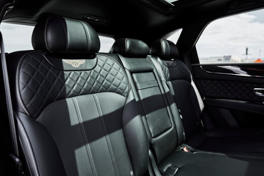Used 2017 Bentley Bentayga AWD/4WD image 37