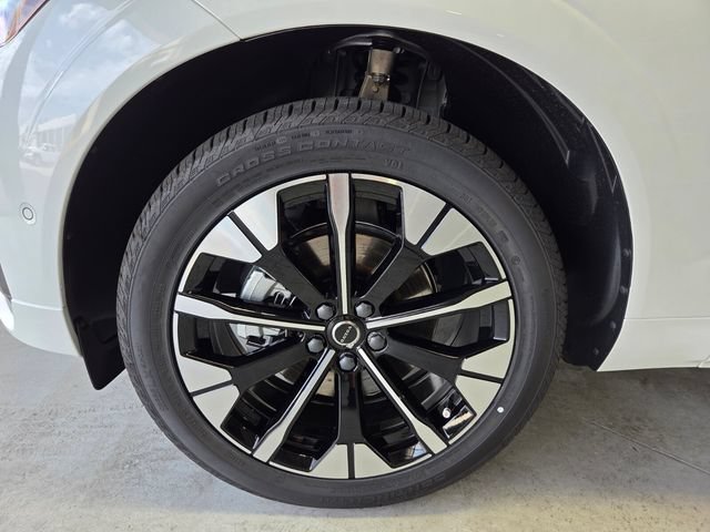 New 2026 Volvo XC60 B5 Plus w/ Protection Package Premier AWD/4WD image 18