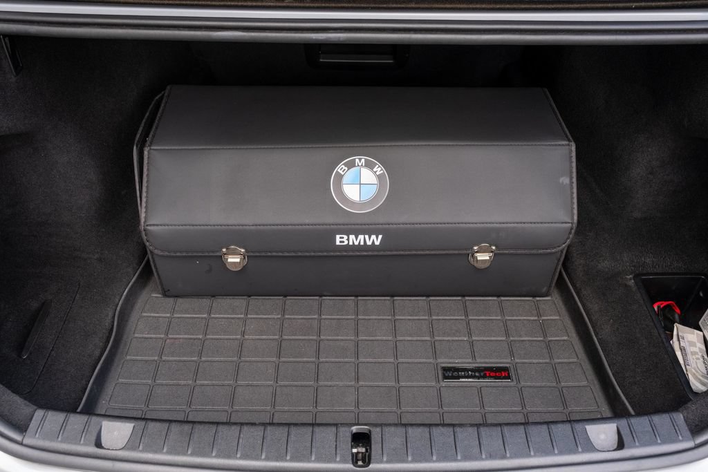 Used 2019 BMW 750i w/ Executive Package RWD image 33