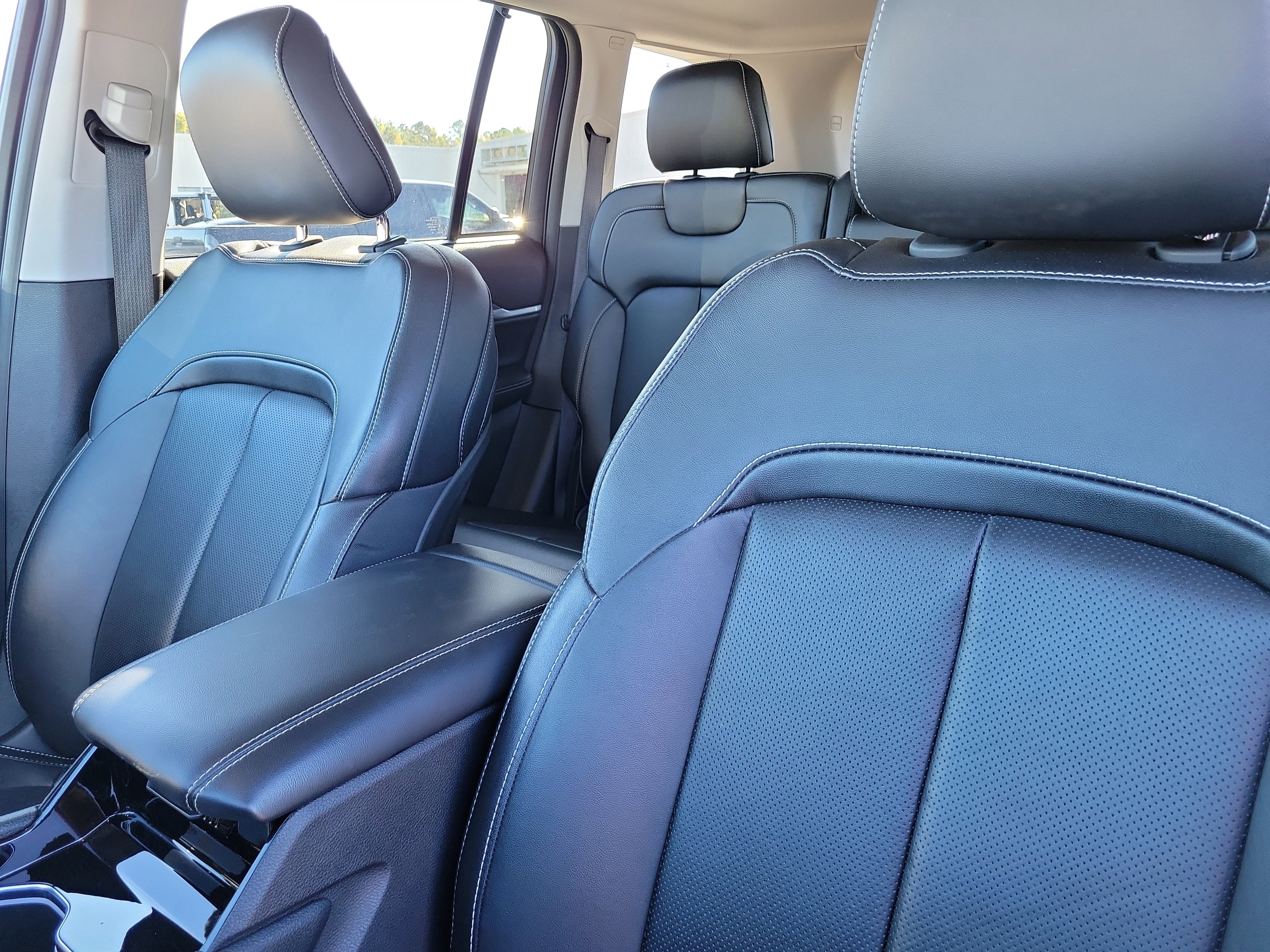 Used 2023 Jeep Grand Cherokee Limited w/ Luxury Tech Group II image 16