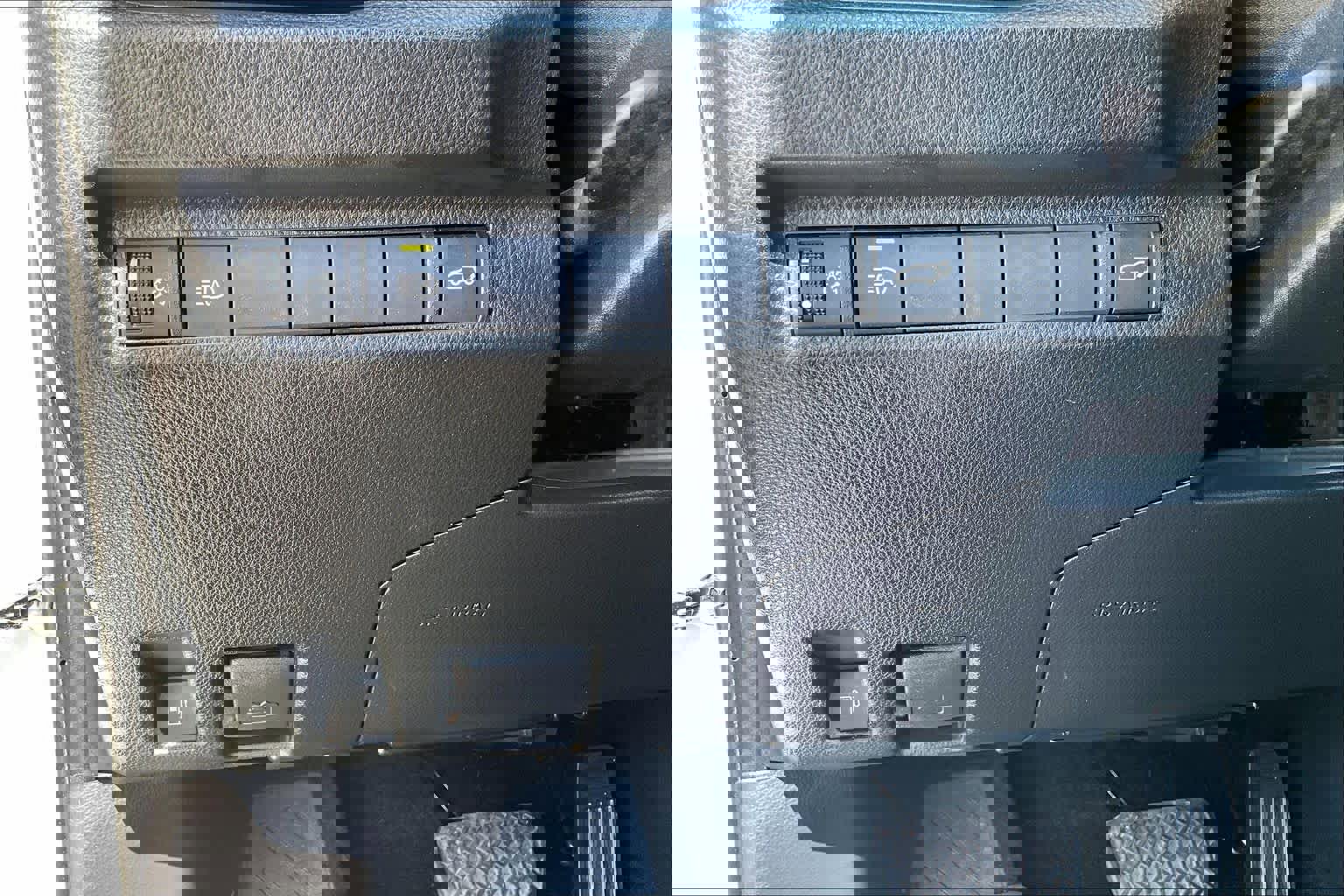 Used 2025 Toyota RAV4 XLE Premium image 32