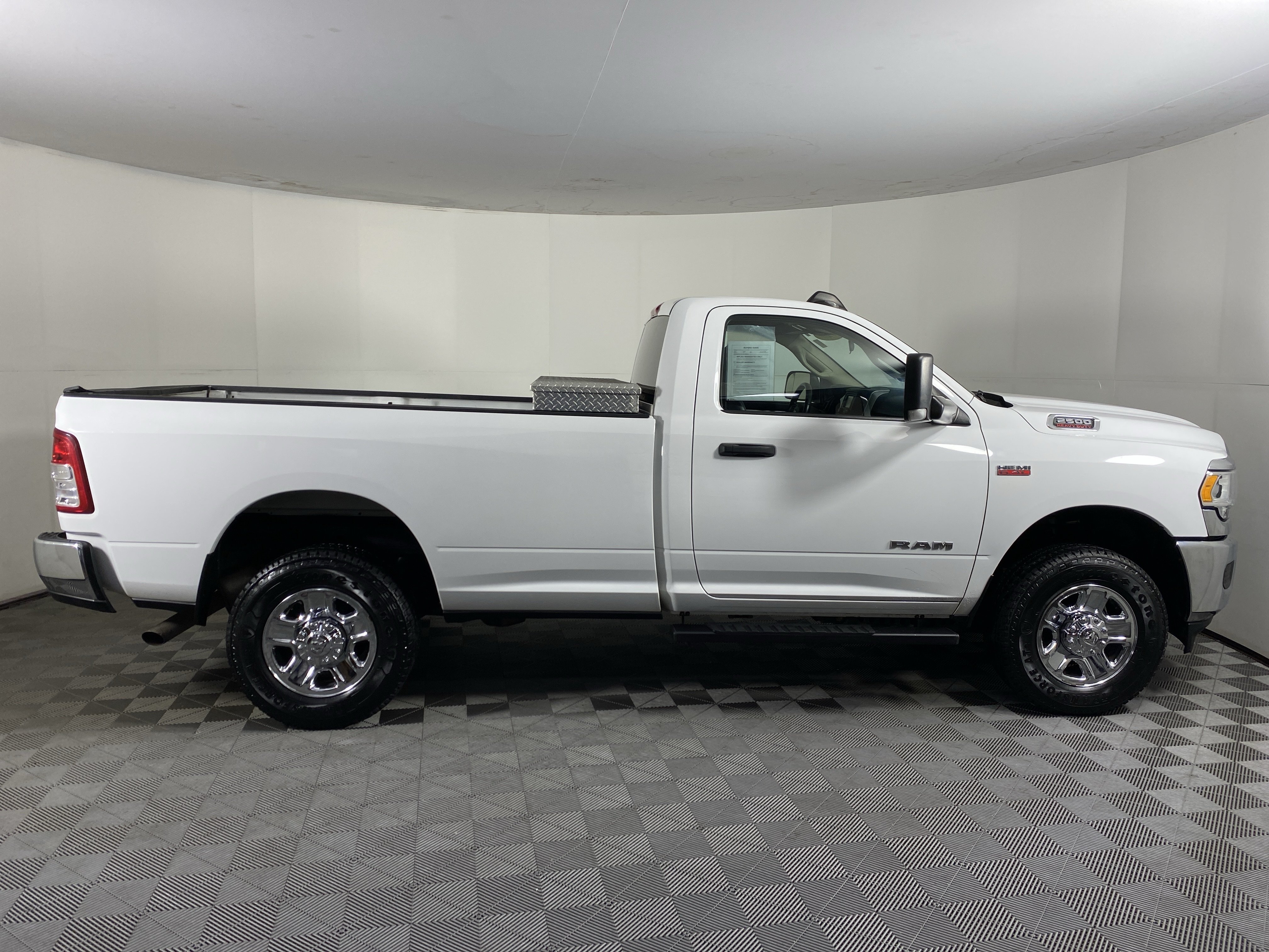 Used 2020 RAM 2500 Tradesman w/ Chrome Appearance Group AWD/4WD image 4