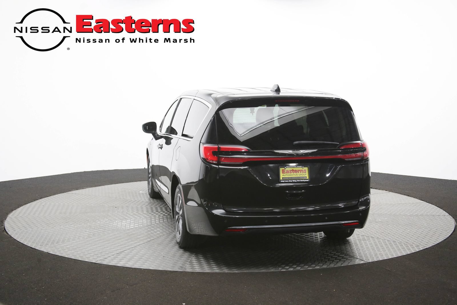 Used 2023 Chrysler Pacifica Touring-L FWD image 38