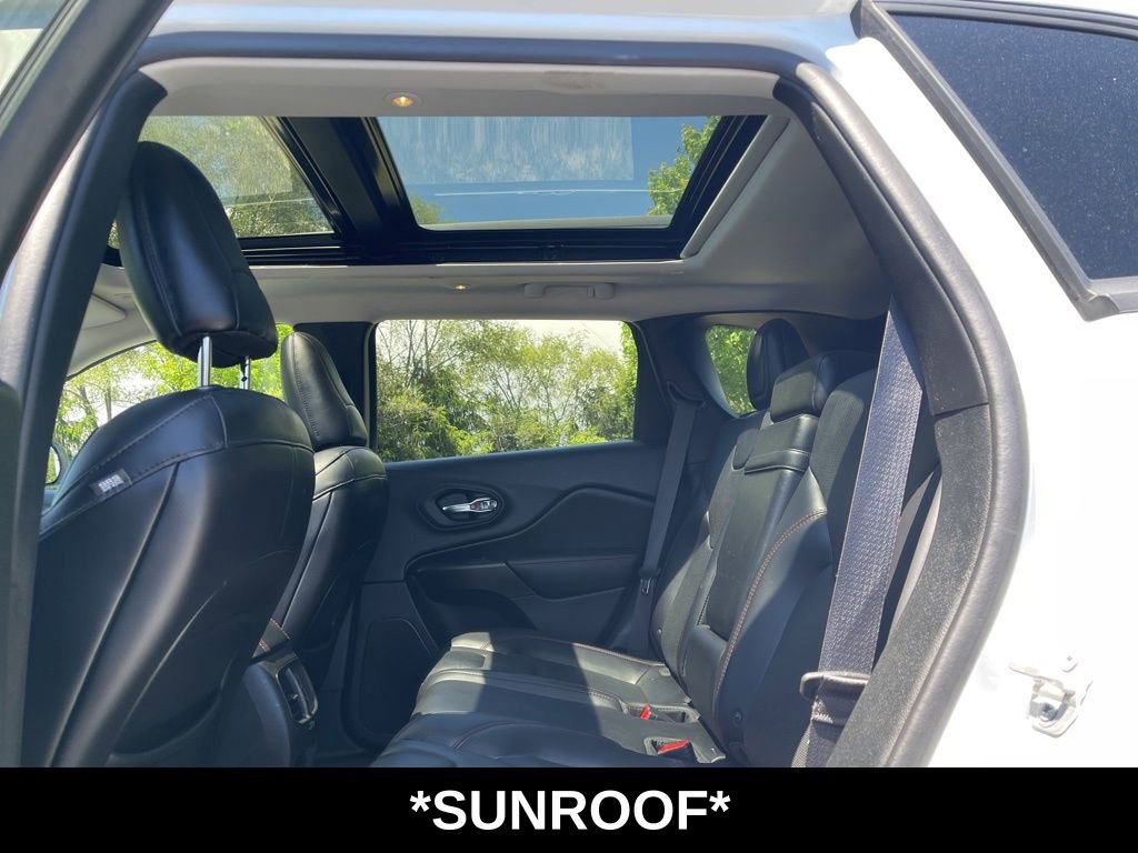 Used 2019 Jeep Cherokee Trailhawk AWD/4WD image 7