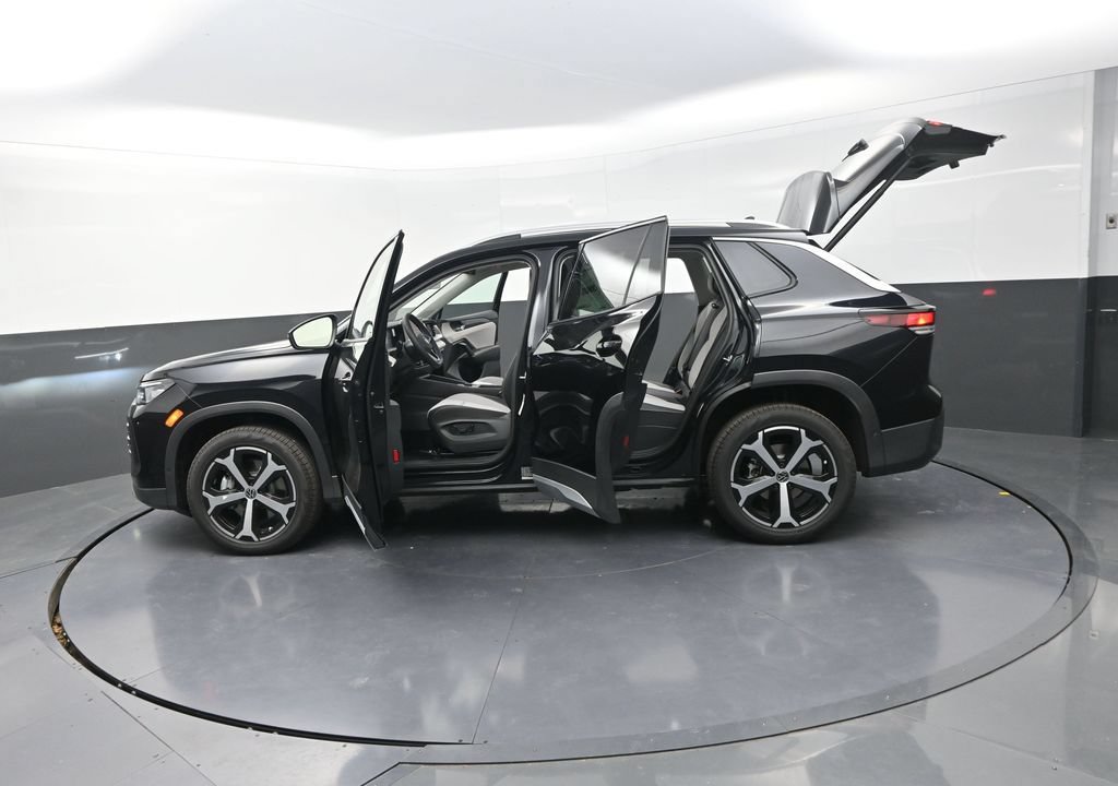 New 2026 Volkswagen Tiguan SE AWD/4WD image 32