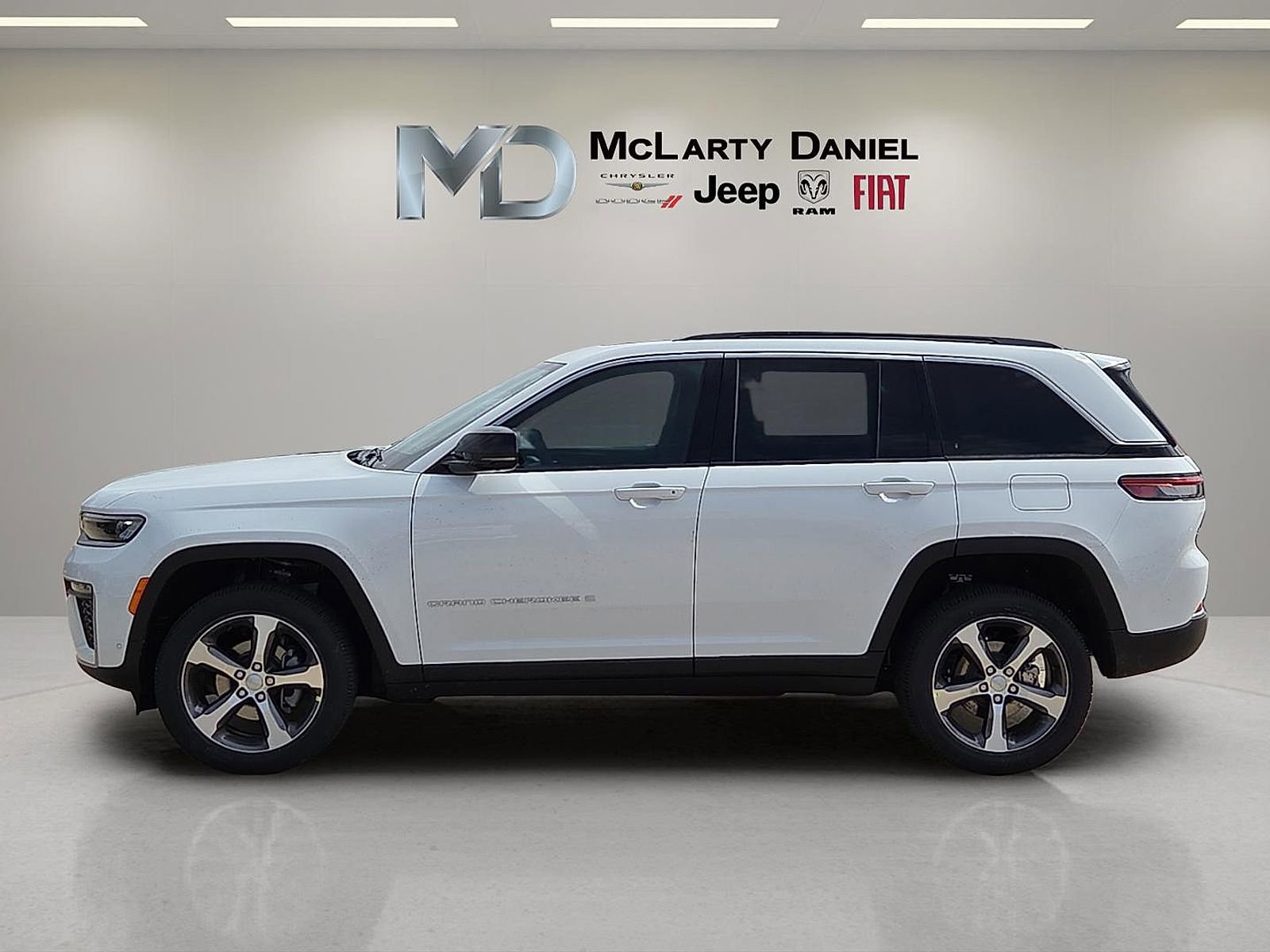 New 2026 Jeep Grand Cherokee Limited w/ Luxury Tech Group II image 3