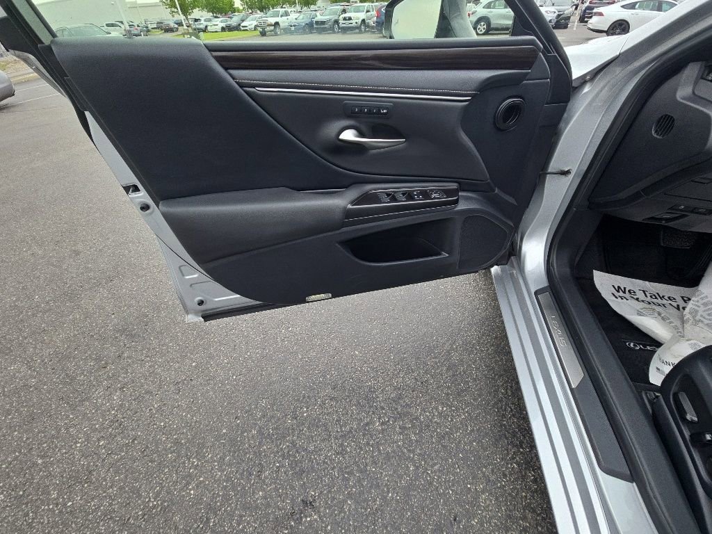 Used 2019 Lexus ES 300h w/ Premium Package FWD image 12