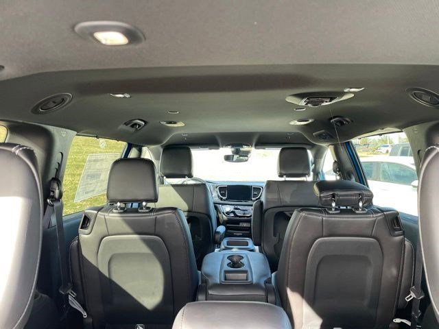 New 2026 Chrysler Pacifica Select w/ S Appearance Package image 13