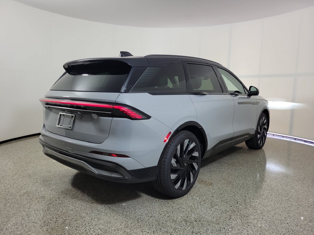 New 2026 Lincoln Nautilus Reserve w/ Jet Appearance Package AWD/4WD image 4