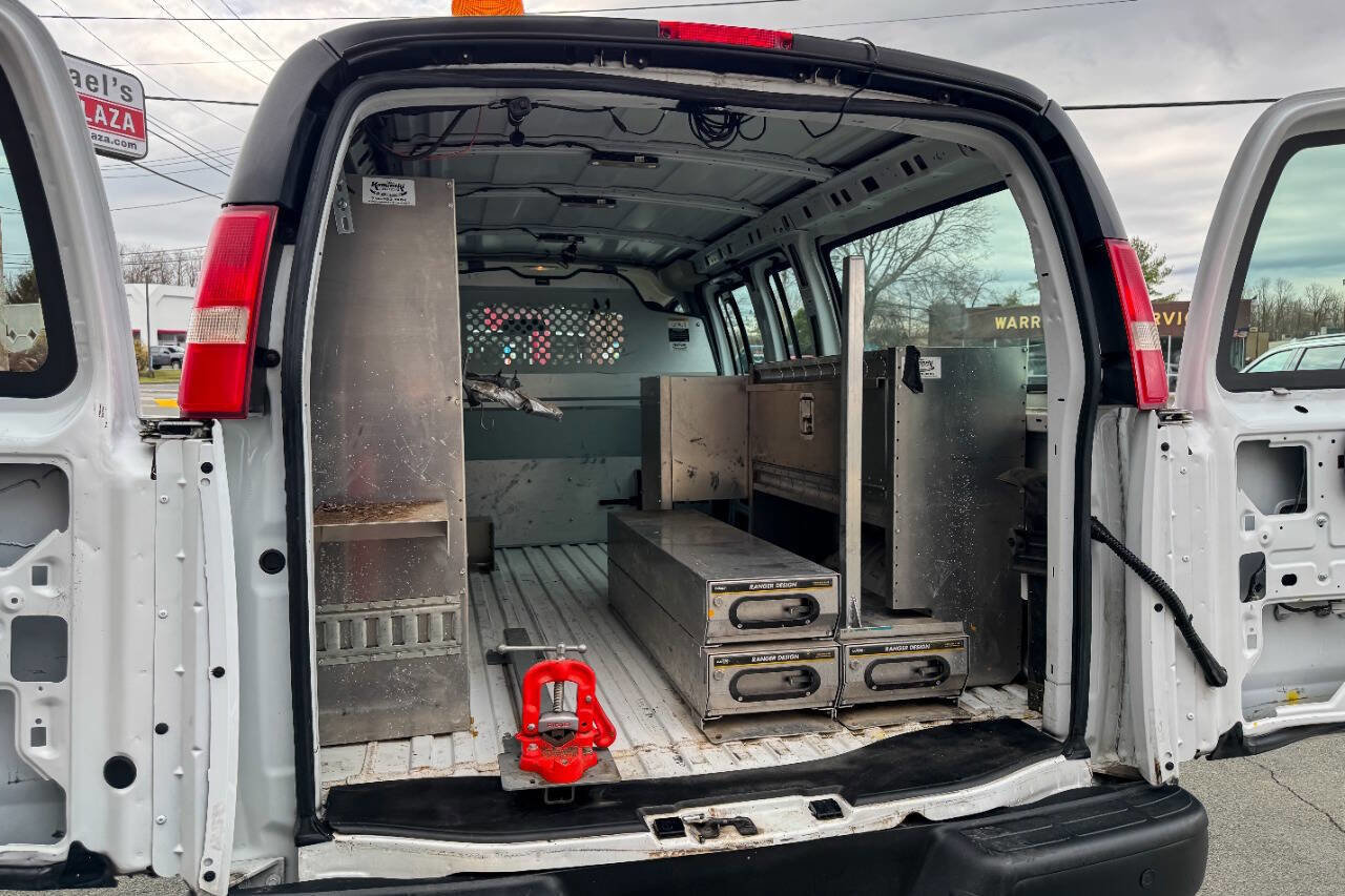 Used 2018 Chevrolet Express 2500 w/ Driver Convenience Package image 17