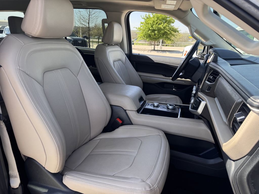Used 2024 Ford Expedition Limited image 27