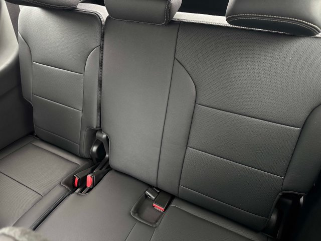 Used 2025 Chevrolet Traverse High Country AWD/4WD image 12