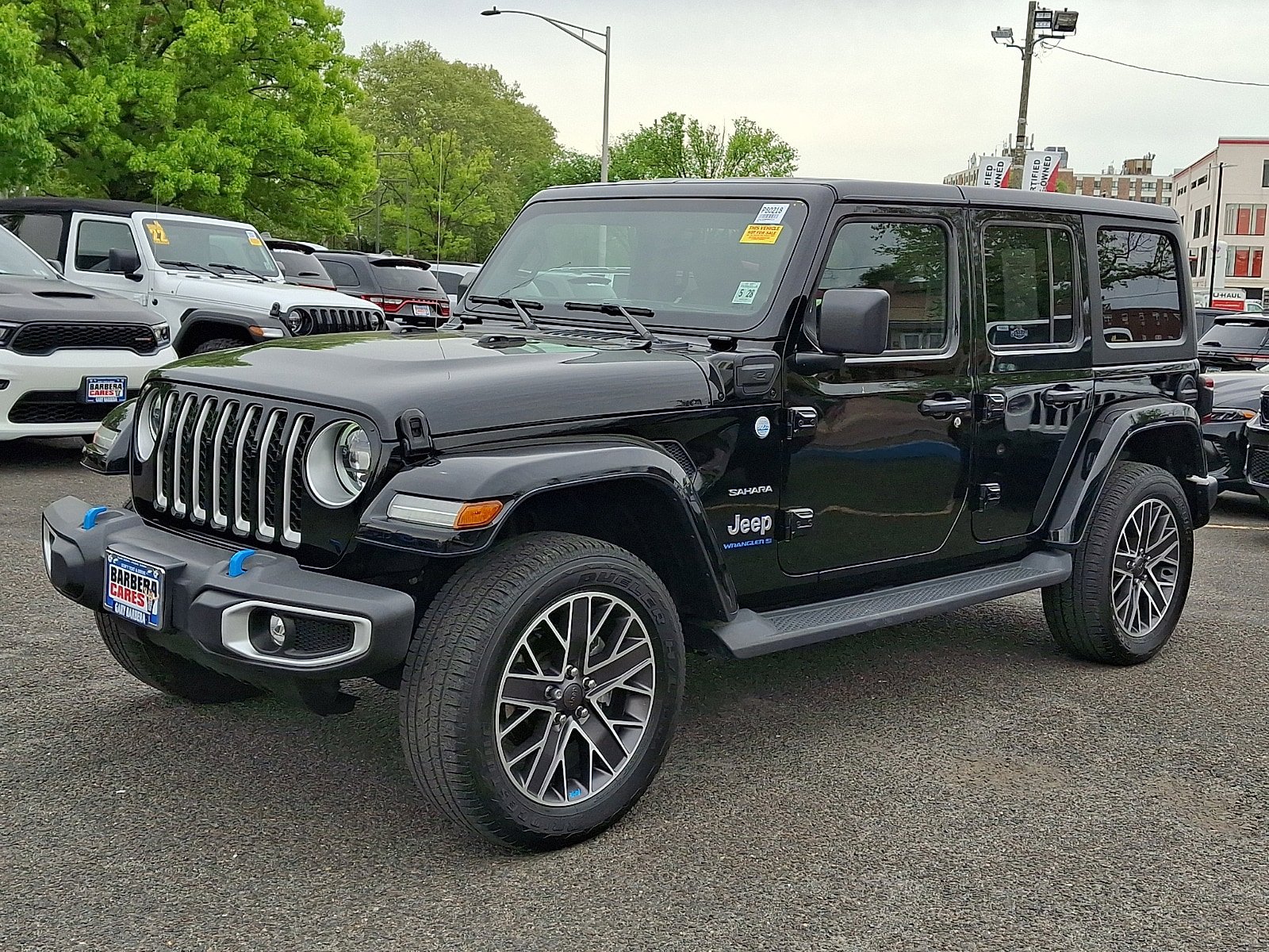Used 2023 Jeep Wrangler Sahara w/ Cold Weather Group AWD/4WD image 3