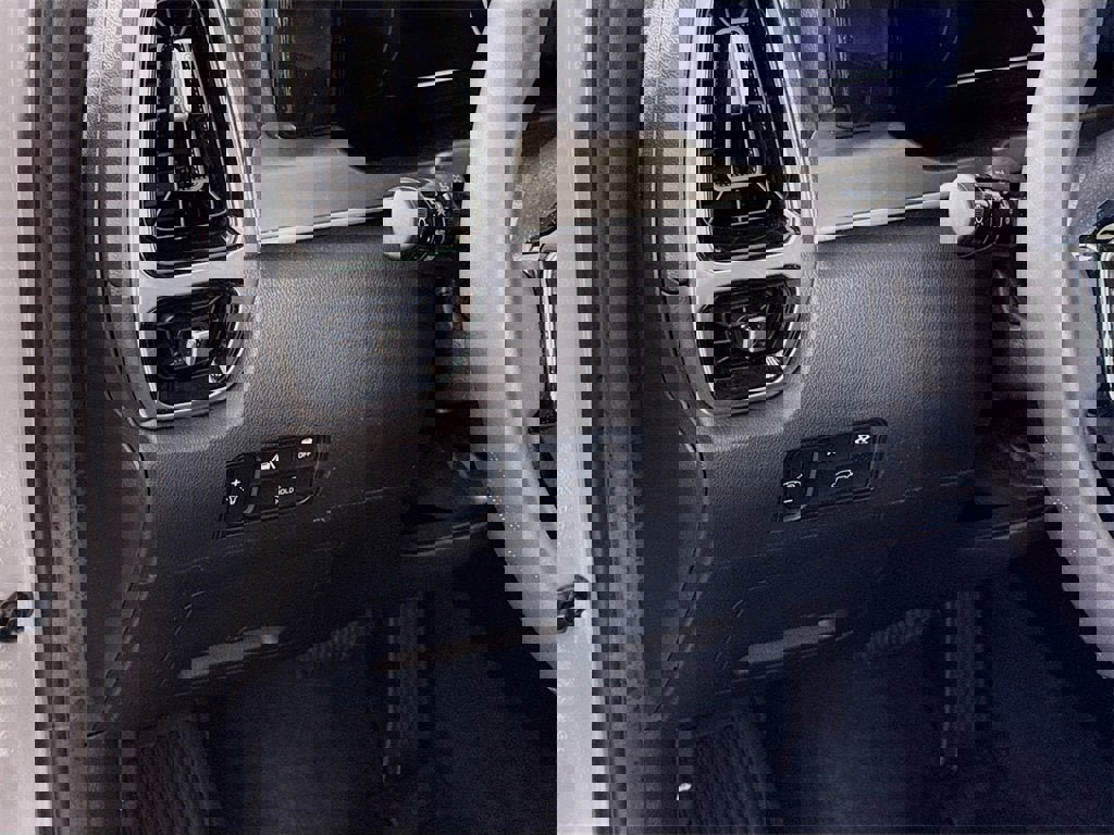 Used 2023 Kia Sorento SX image 4