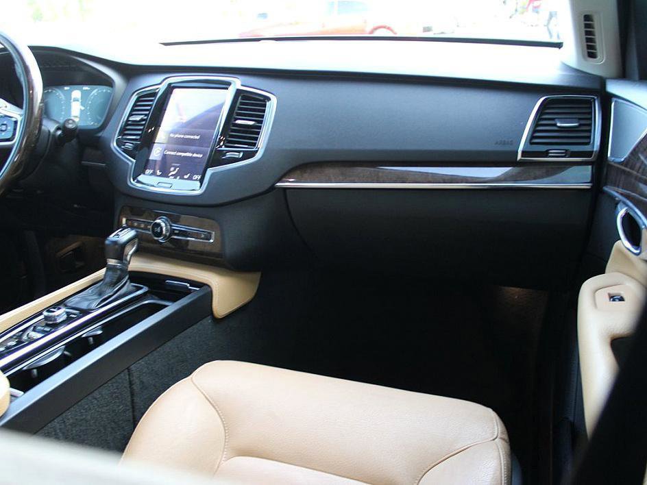 Used 2016 Volvo XC90 T6 Momentum image 27
