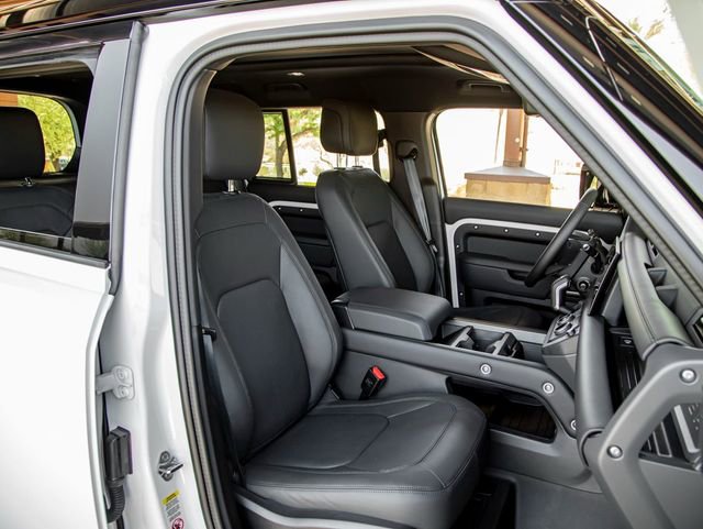 Used 2025 Land Rover Defender 110 X-Dynamic SE image 27