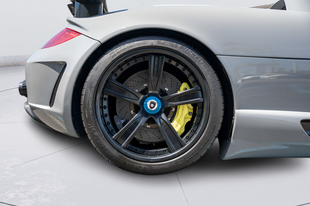Used 2004 Porsche Carrera GT RWD image 10