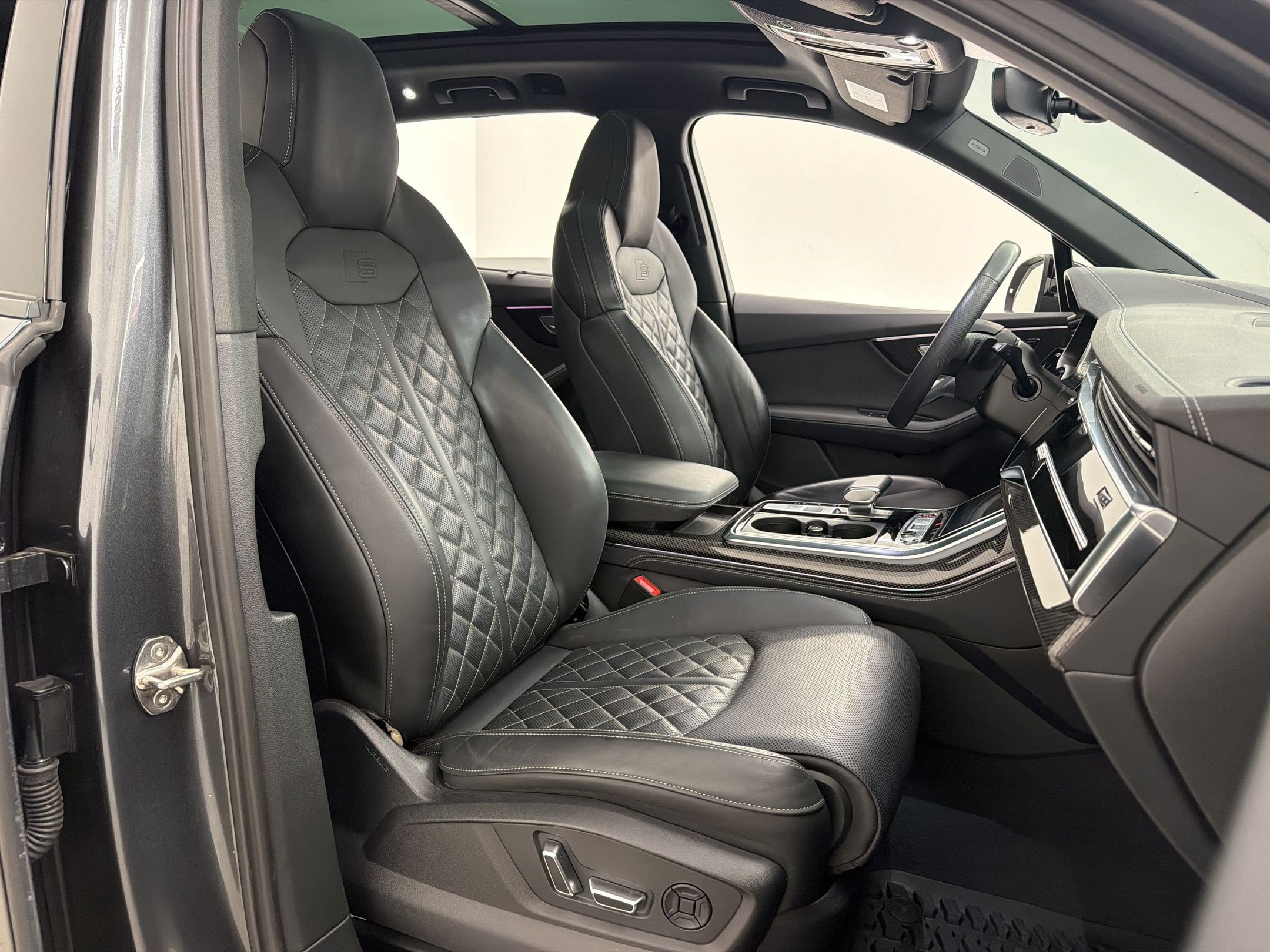 Used 2024 Audi SQ7 Prestige AWD/4WD image 26