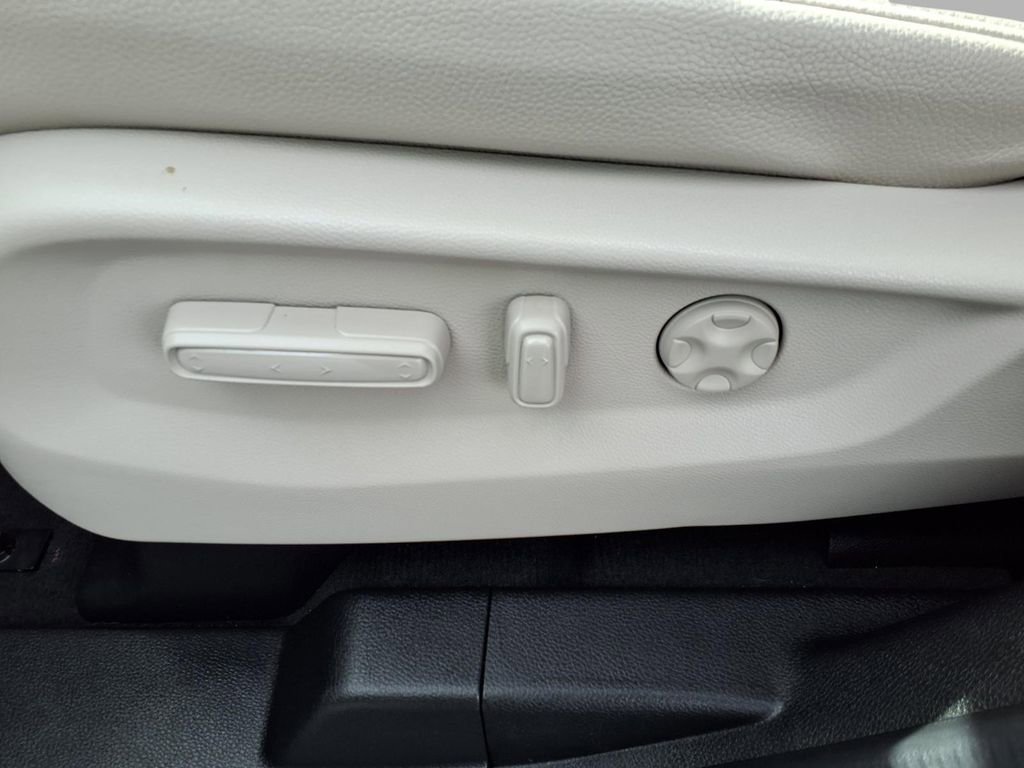 Used 2025 Honda Odyssey EX-L image 24
