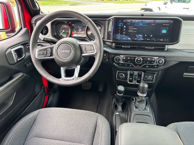 Used 2025 Jeep Wrangler Unlimited Sahara AWD/4WD image 11