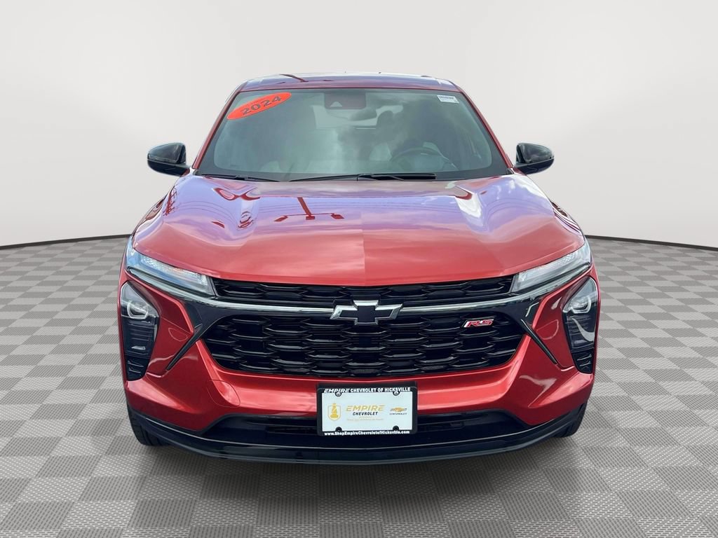 Used 2024 Chevrolet Trax RS w/ Driver Confidence Package FWD image 2