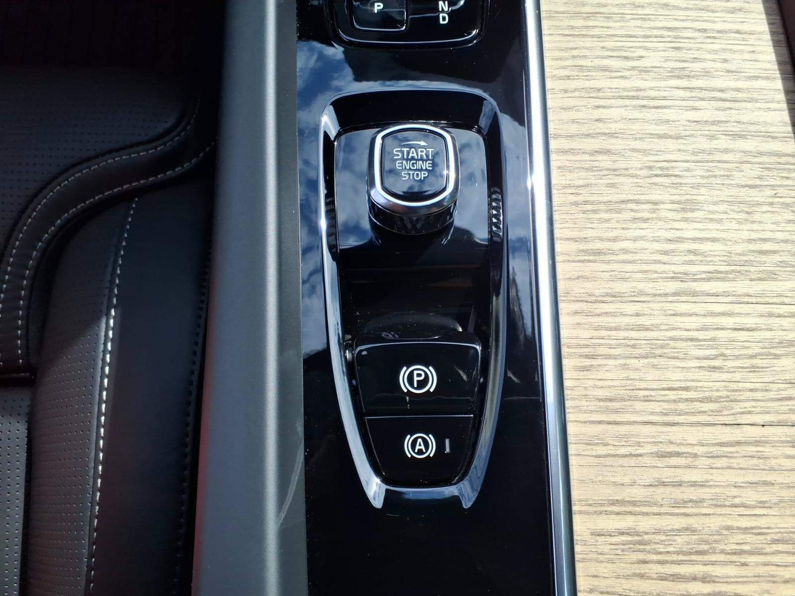 New 2027 Volvo XC60 B5 Ultra AWD/4WD image 16