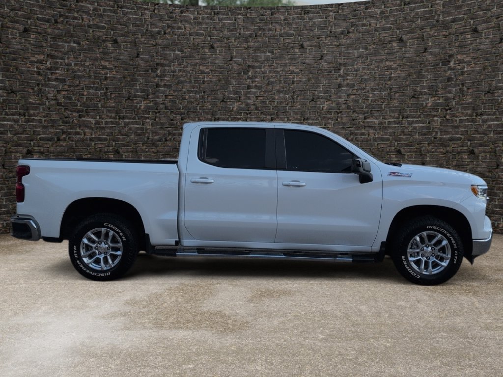 Used 2025 Chevrolet Silverado 1500 LT AWD/4WD image 3