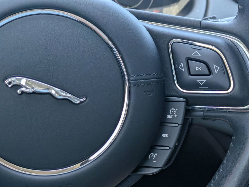 Used 2019 Jaguar XJ R-Sport image 16