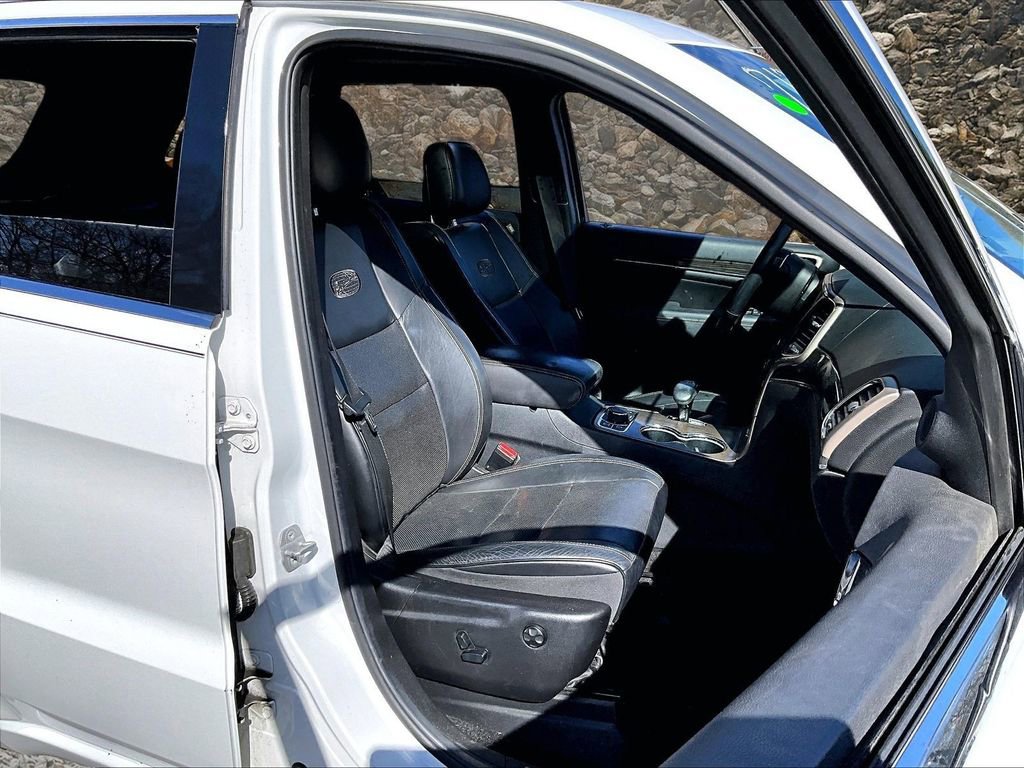 Used 2014 Jeep Grand Cherokee Overland w/ Advanced Technology Group AWD/4WD image 7