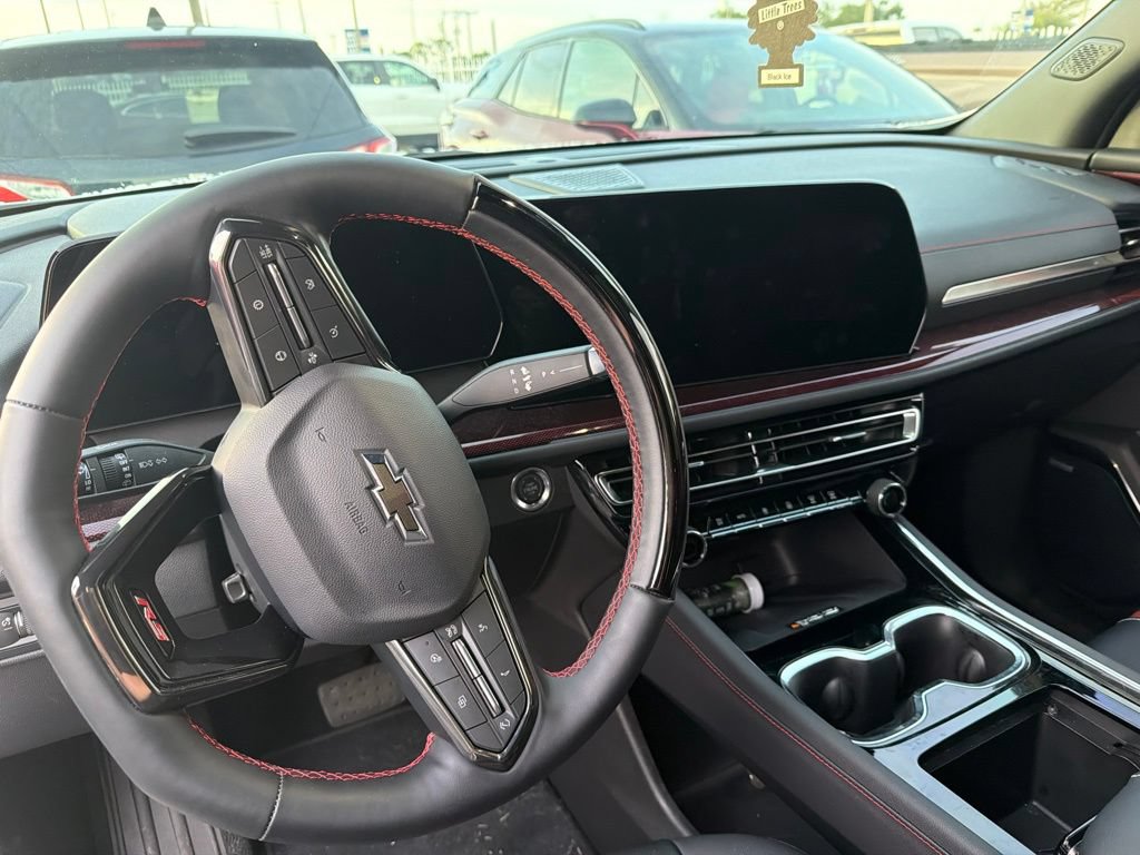 Used 2026 Chevrolet Traverse RS FWD image 16