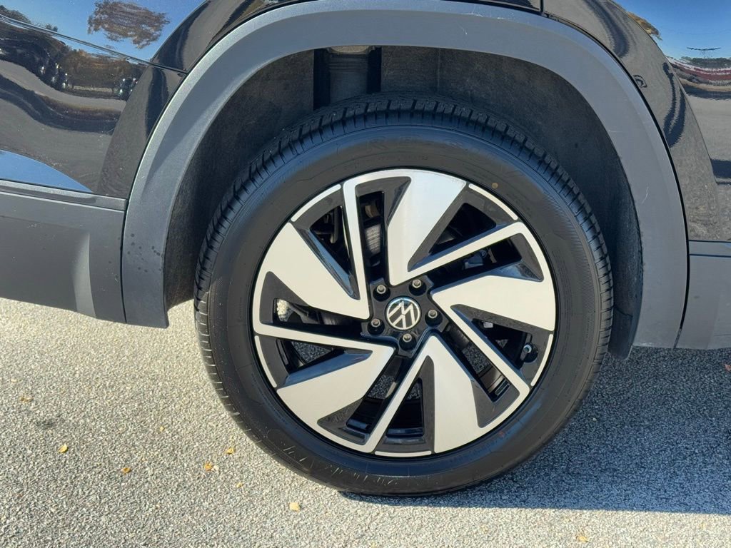 Used 2024 Volkswagen Atlas SE image 40