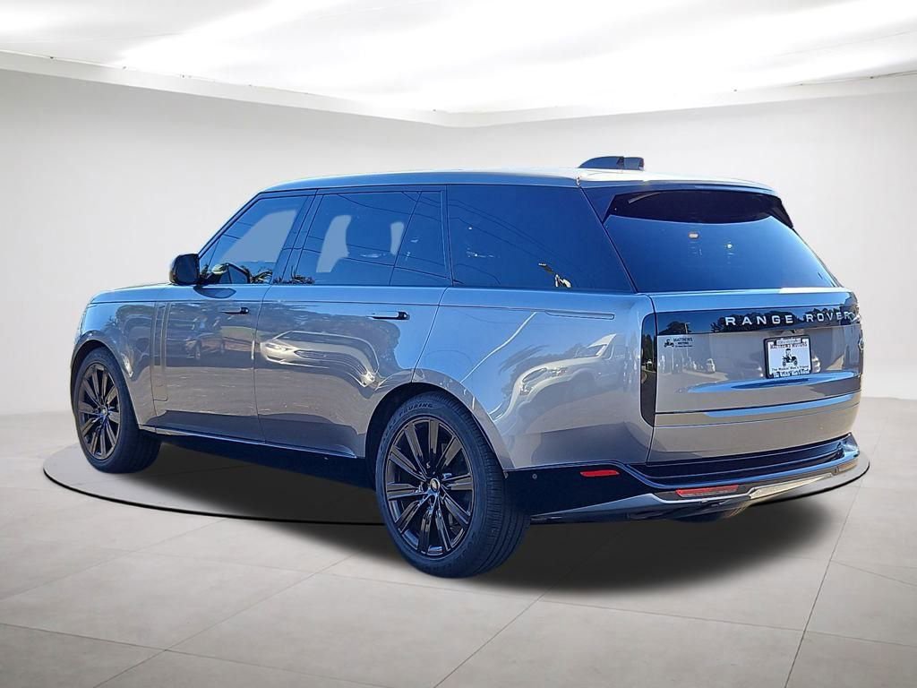 Used 2023 Land Rover Range Rover Long Wheelbase SE image 5