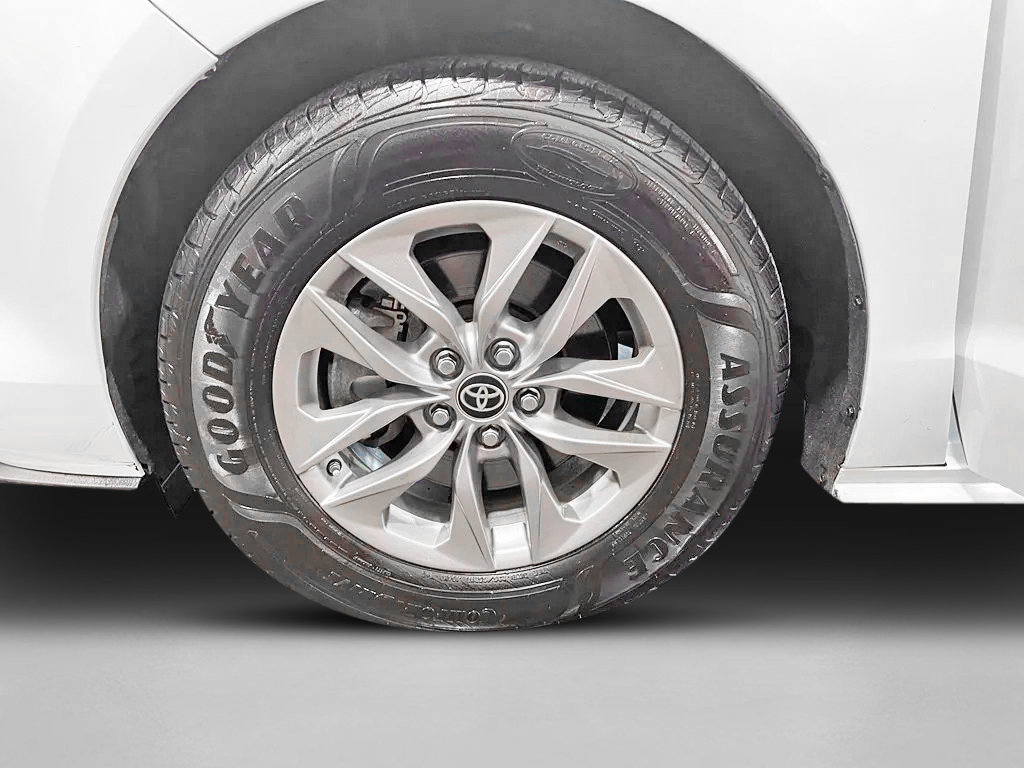 Used 2024 Toyota Sienna LE FWD image 15